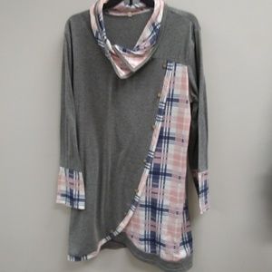XL Gray Long Sleeve Tunic w Blue Pink White Plaid